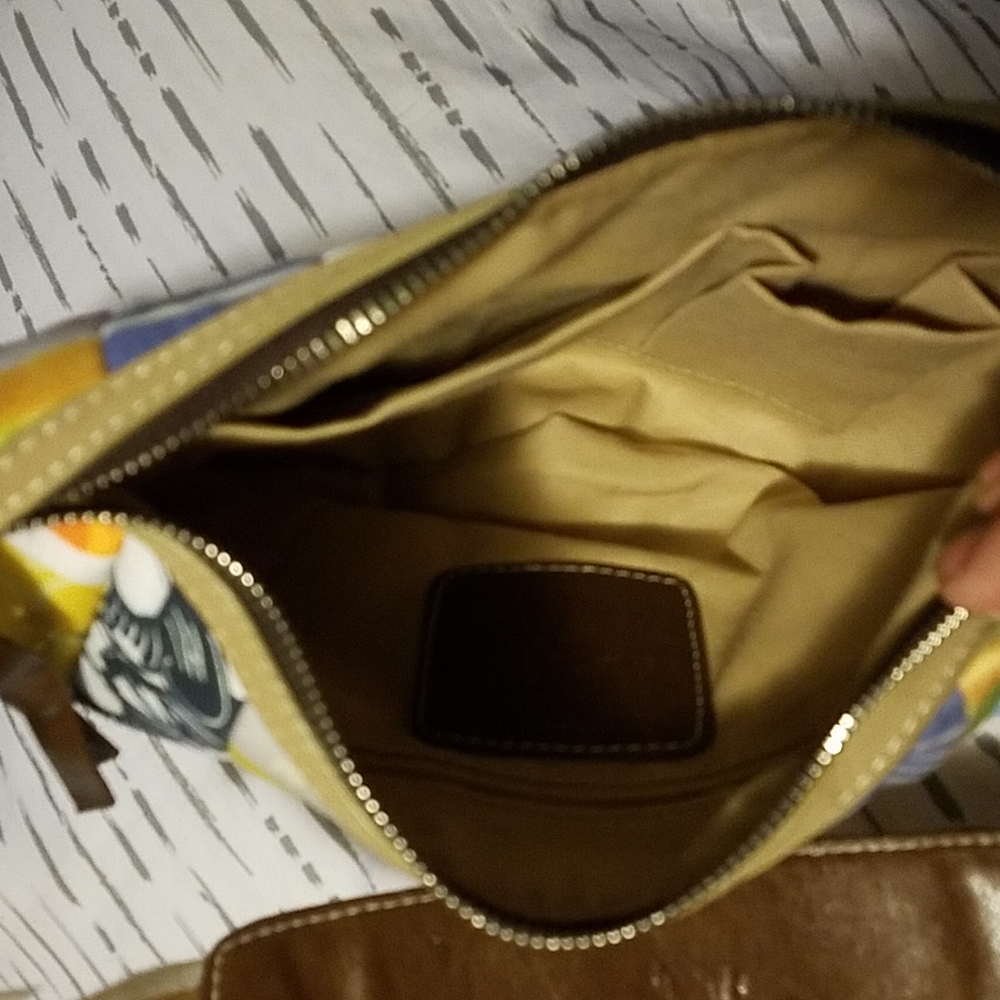 Coach Authentic Cute Alot of Room  Shoulder Bag - Picture 3 of 6